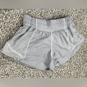 lululemon white hotty hot shorts 2.5”
